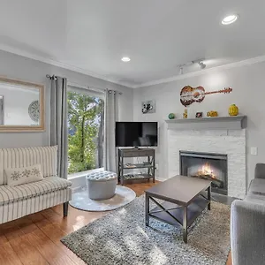 https://20-min-walk-to-everything-nashville-2-bed-1-5-bath.nashville-hotels.org