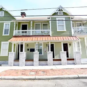 https://cosy-3-bedroom-downtown-walk-to-convention-tampa.hotelstampa.org